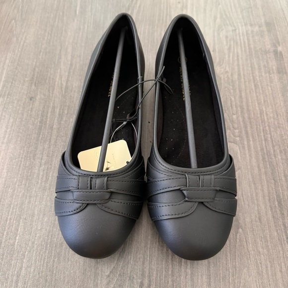 Alexis Bendel black flats comfort cushioned shoes size 6.5 NWT - Picture 2 of 13